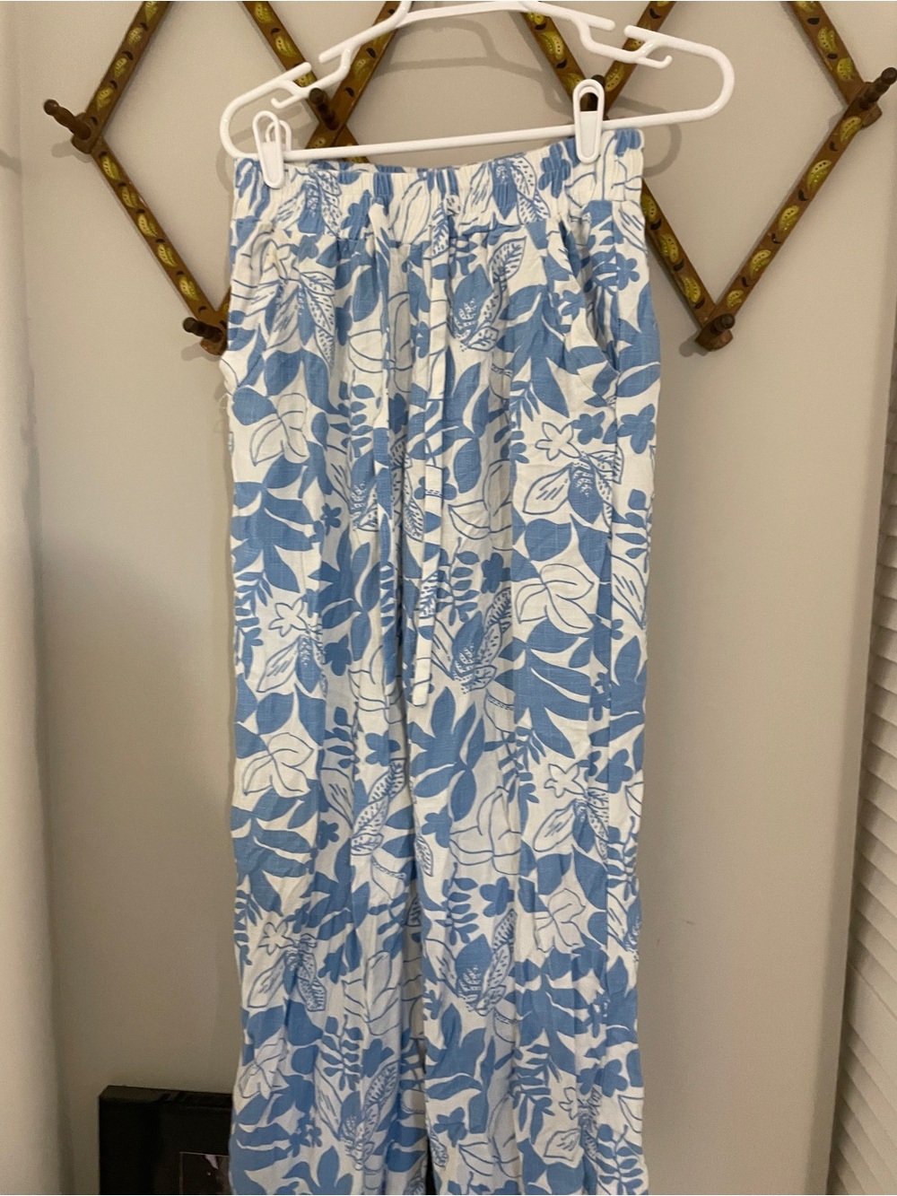 Blue & White Floral Wide-Leg pants